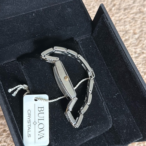 Bulova watch - Picture 10 of 17
